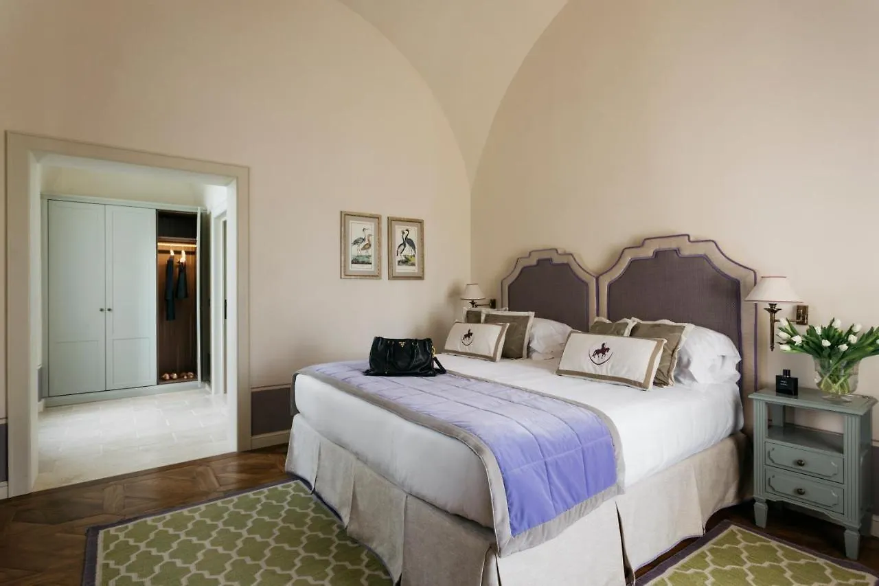 Отель Borgo San Felice Кастельнуово-Берарденга