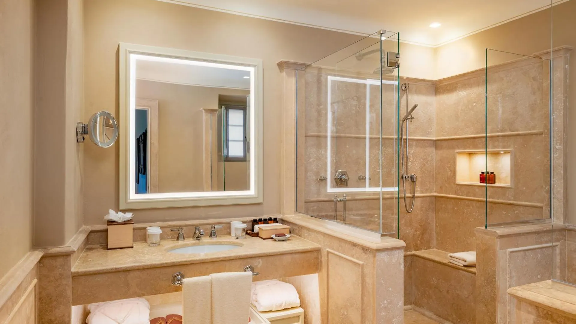Отель Borgo San Felice Кастельнуово-Берарденга 5*,  Италия