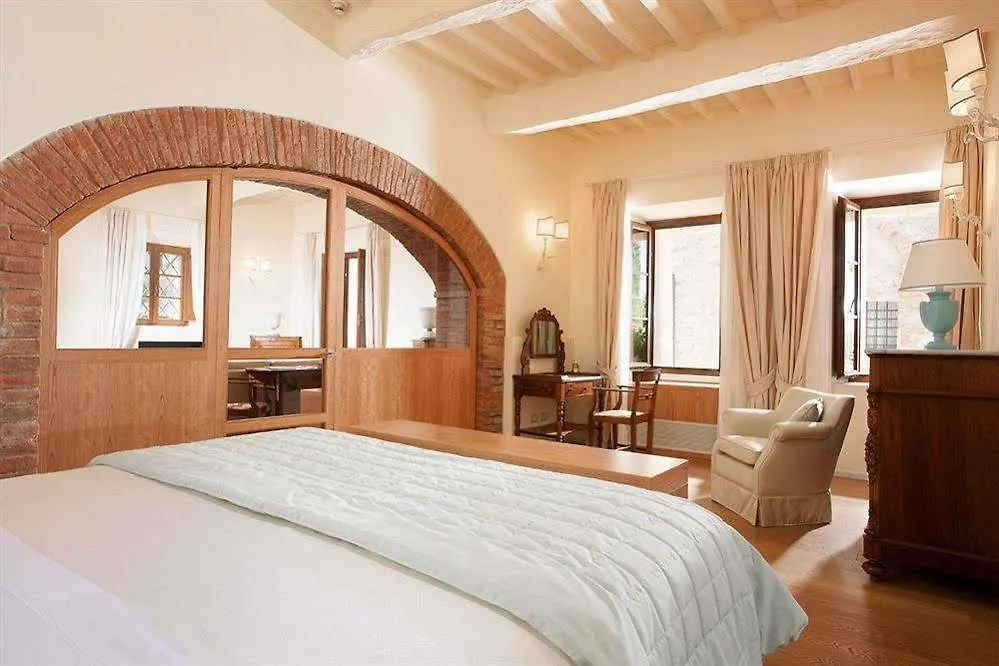מלון קסטלנואובו ברארדנגה Borgo San Felice 5*,  איטליה